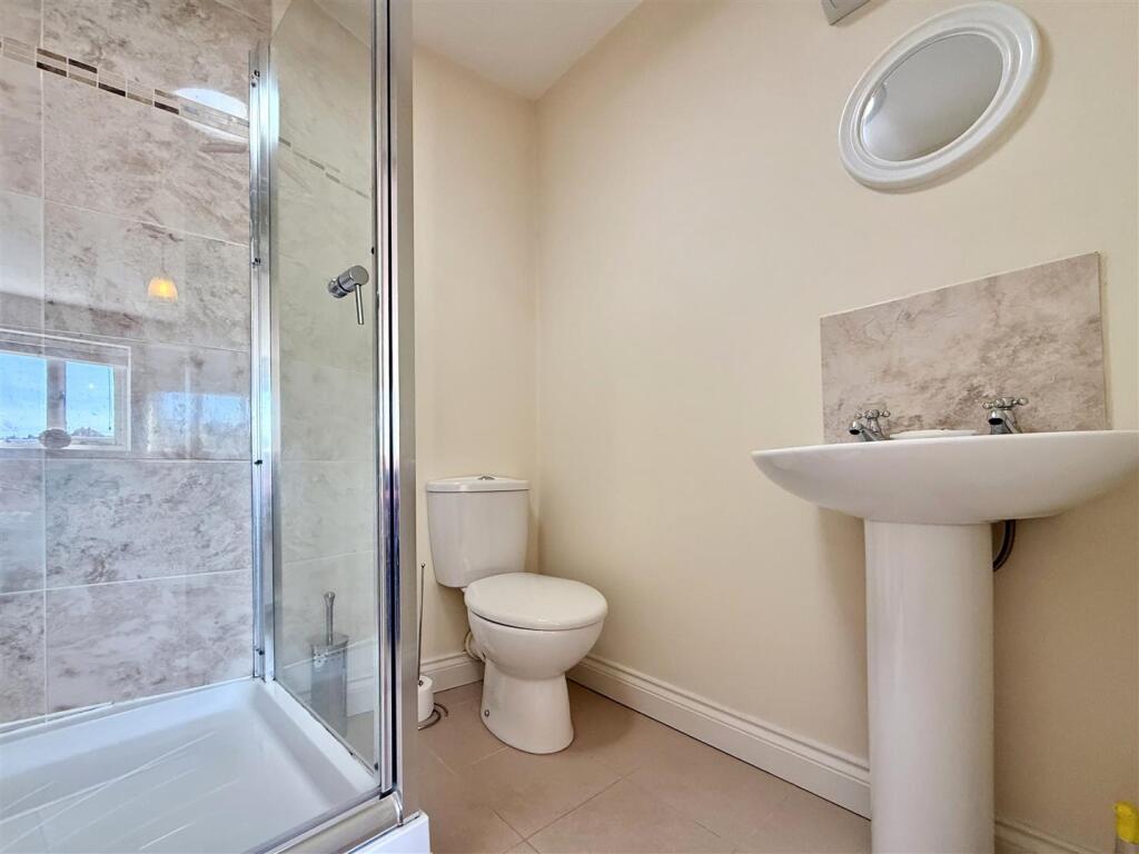 Bedroom 1 Ensuite.jpeg