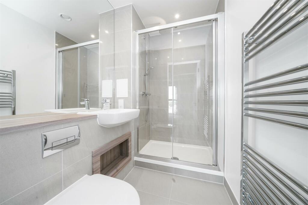 ensuite.jpg