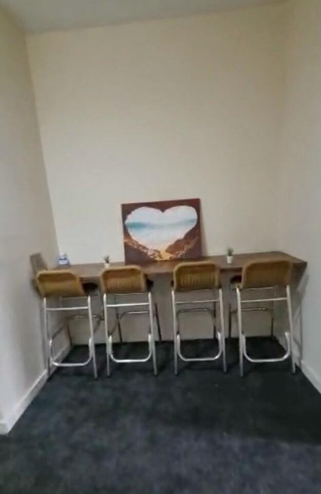 A simple and functional communal workspace feat...