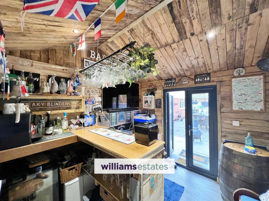 Outside Bar