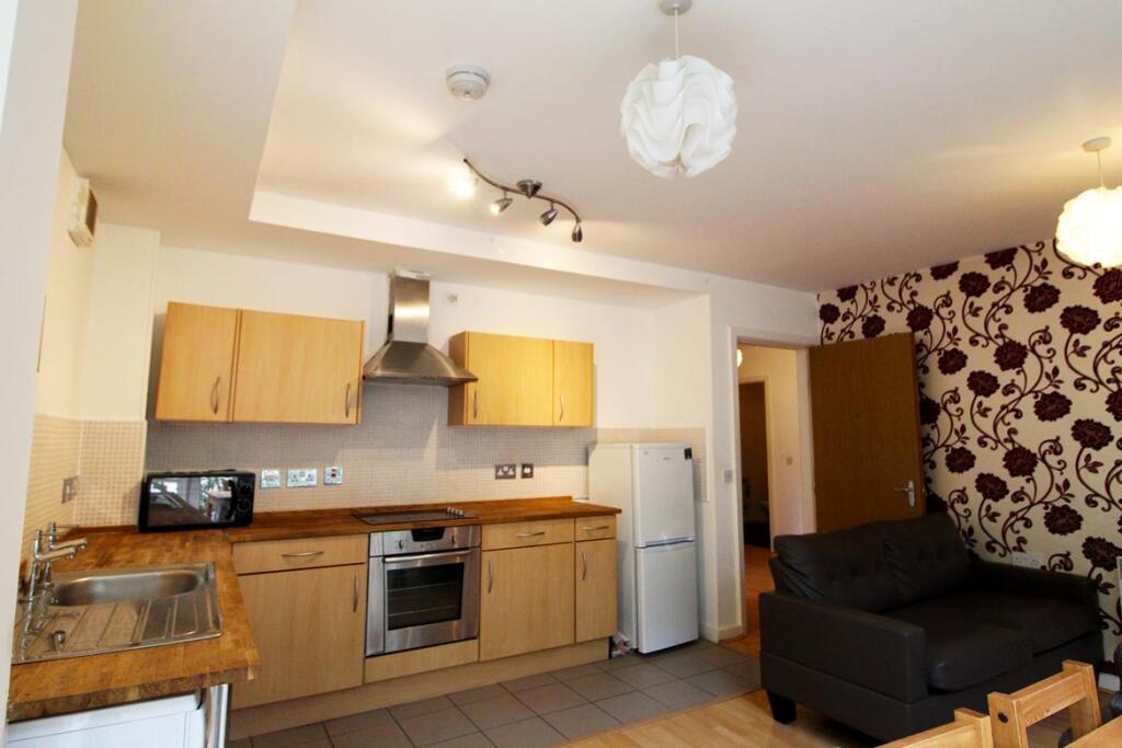 Lounge Kitchen (2)