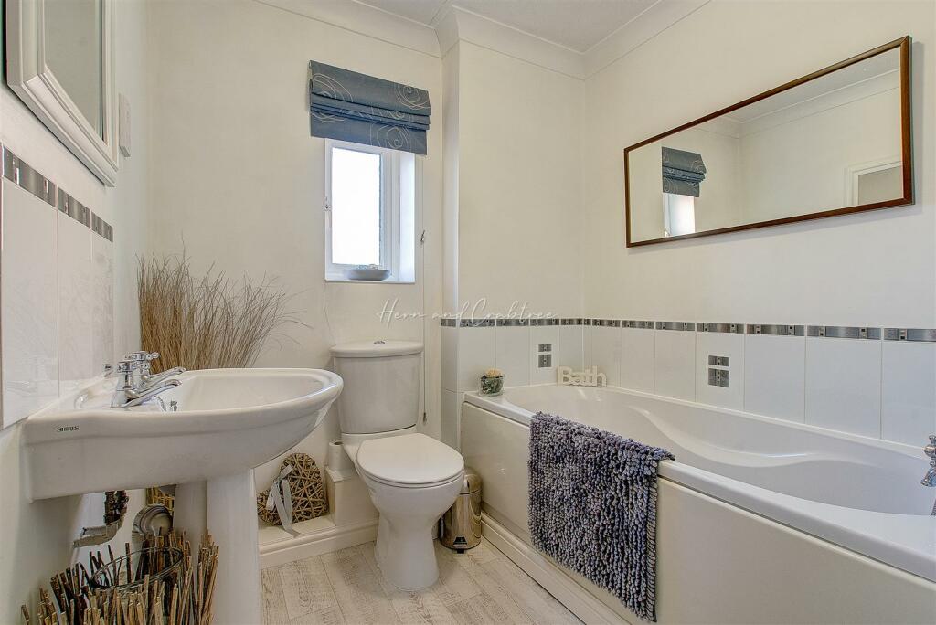 Ragnall Close, Thornhill, HernCrabtree (13).jpg