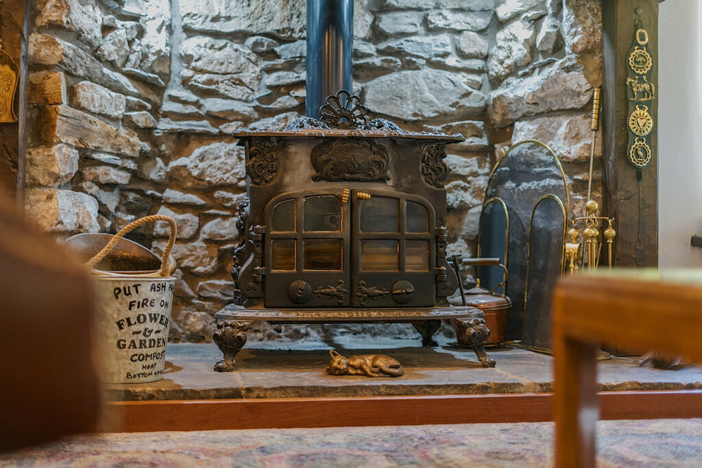 Lounge Stove