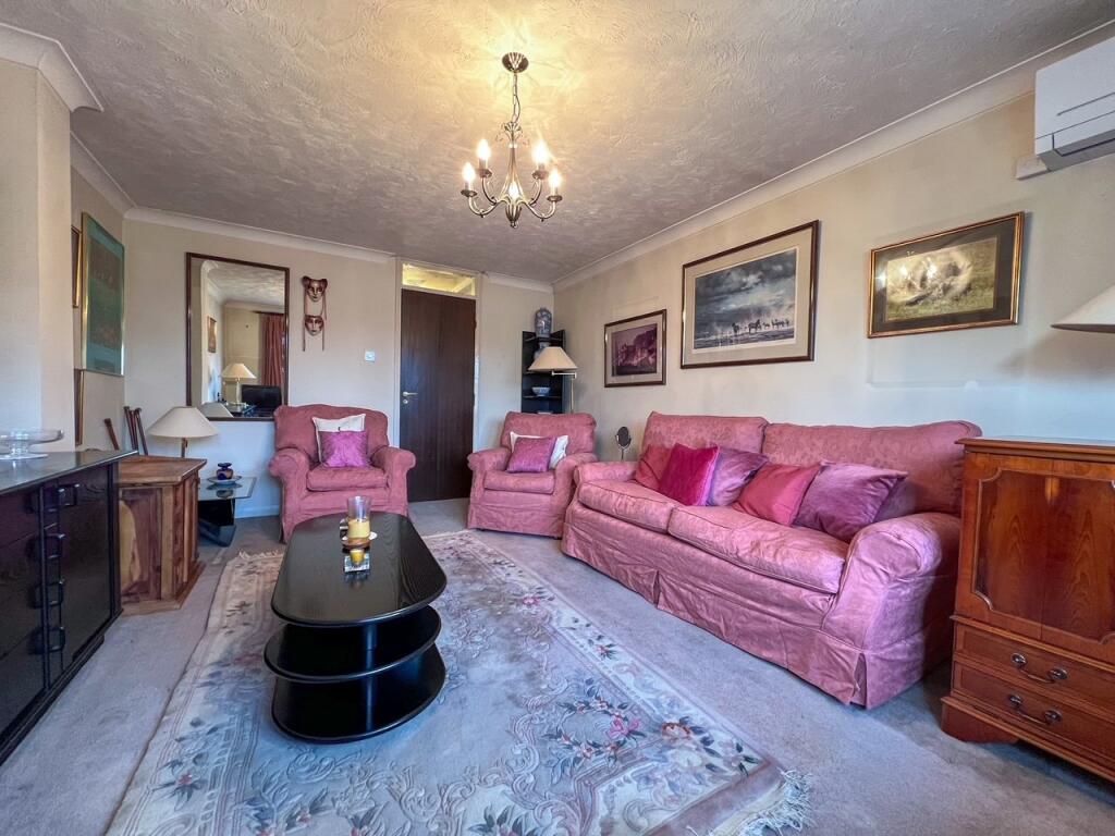 Kings Chase, East Molesey, KT8