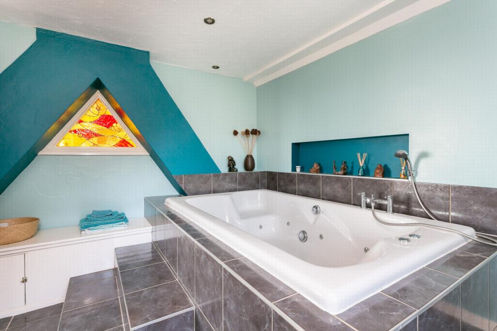 En-suite bathroom