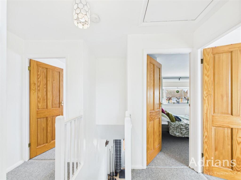 FIRST FLOOR LANDING