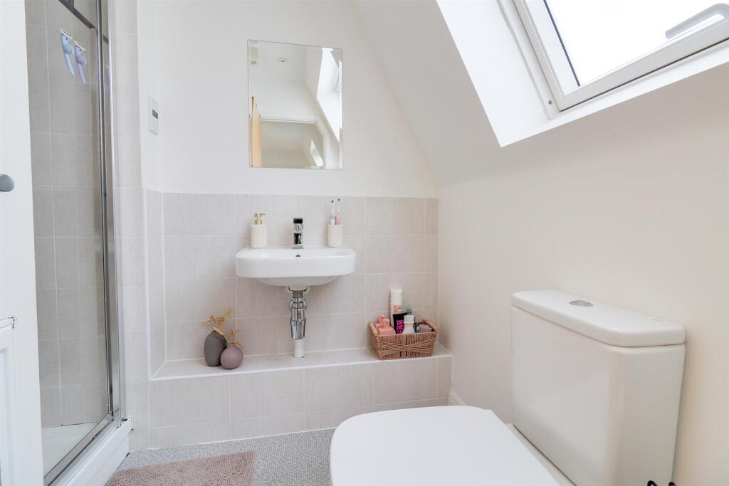 Ensuite1.jpg