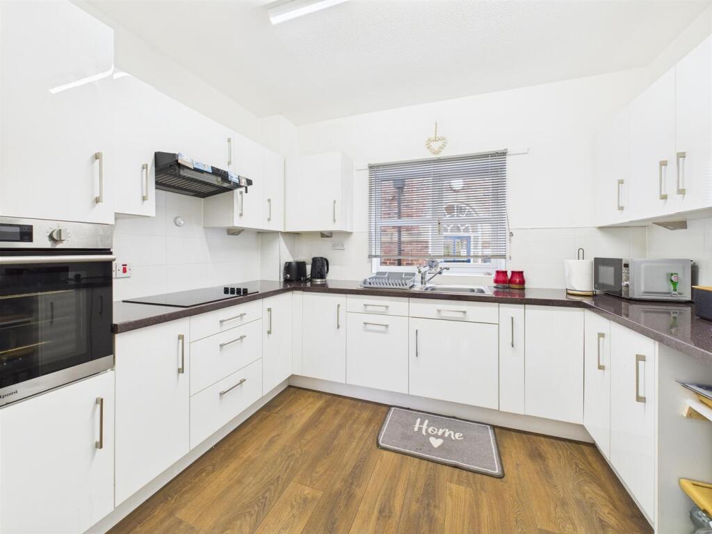 Kitchen: