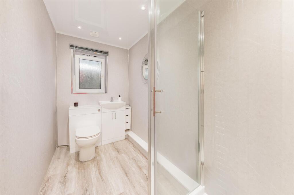 47D Brook Street Monifieth Bathroom-1.JPG