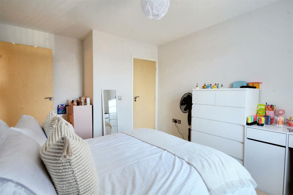 Bedroom 1_2.jpeg