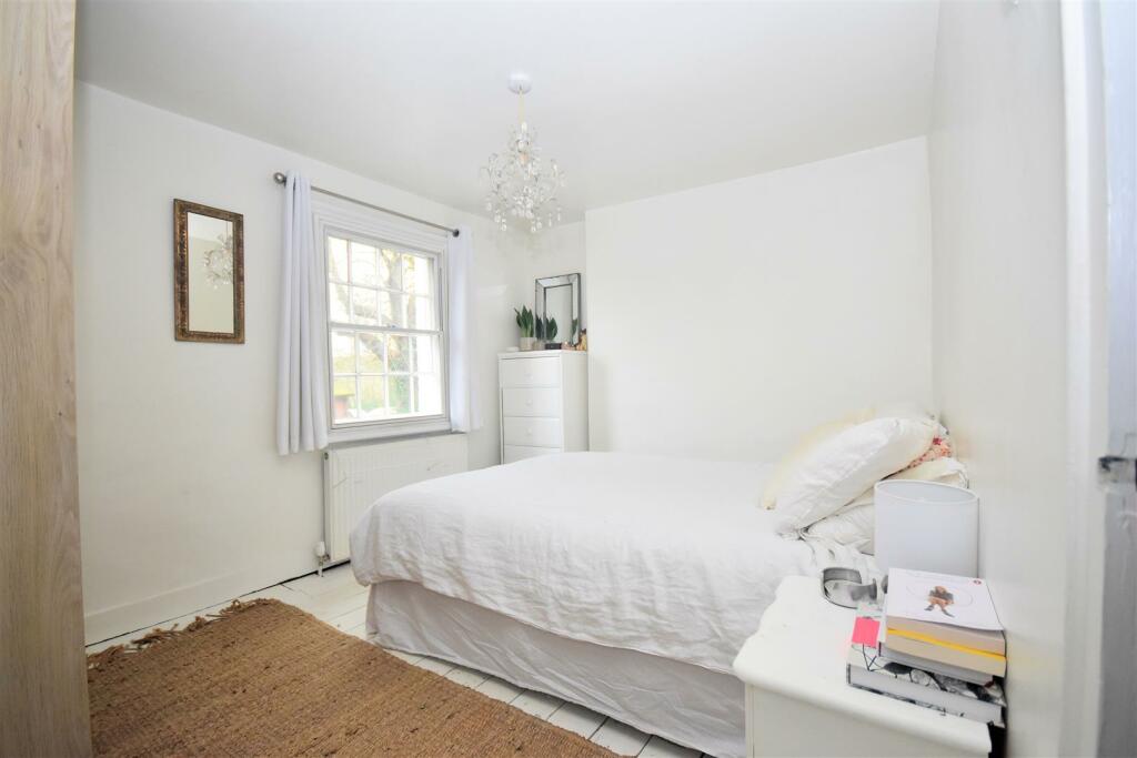 Bedroom 1.jpg