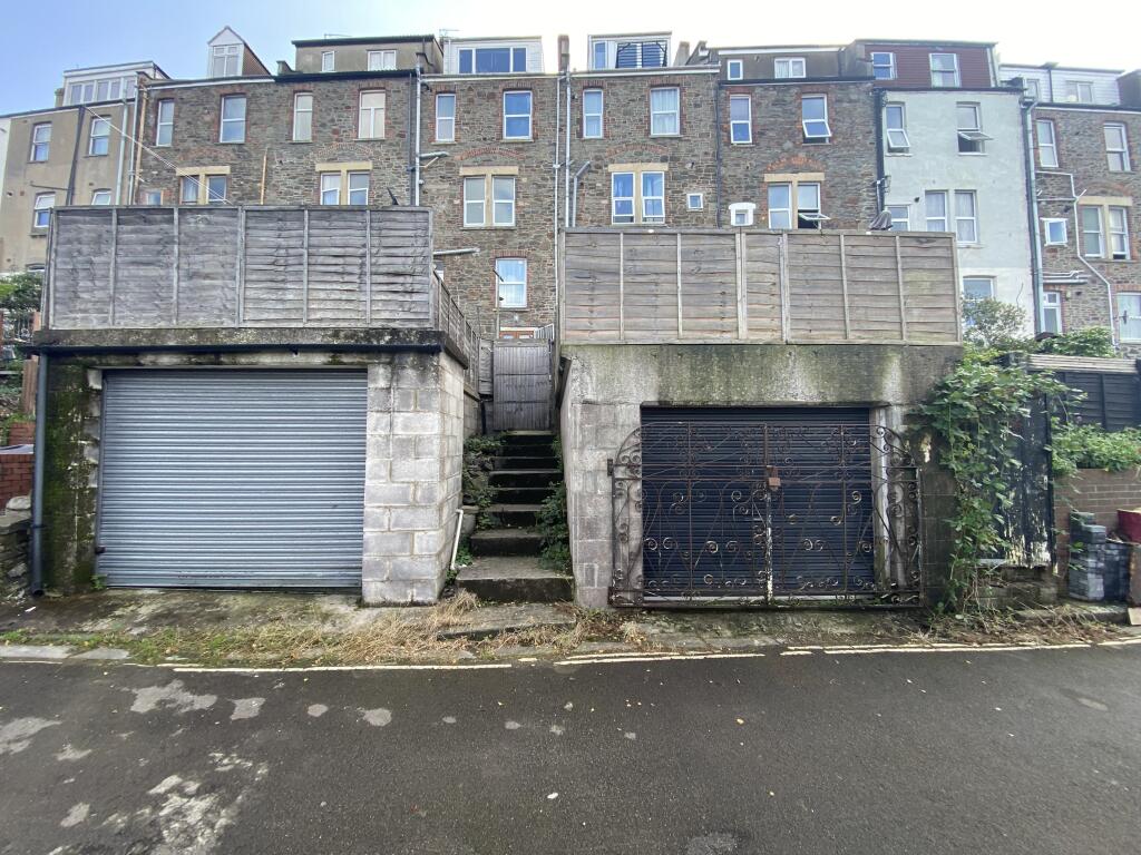 Garages T202310090914.jpg