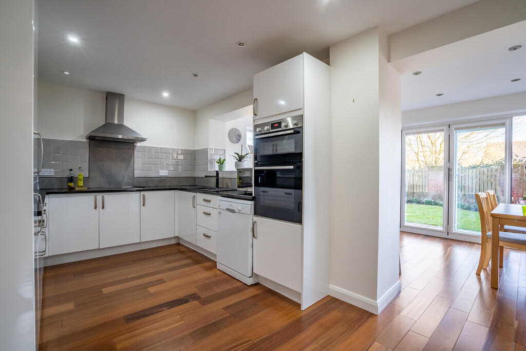 dorrington close_...