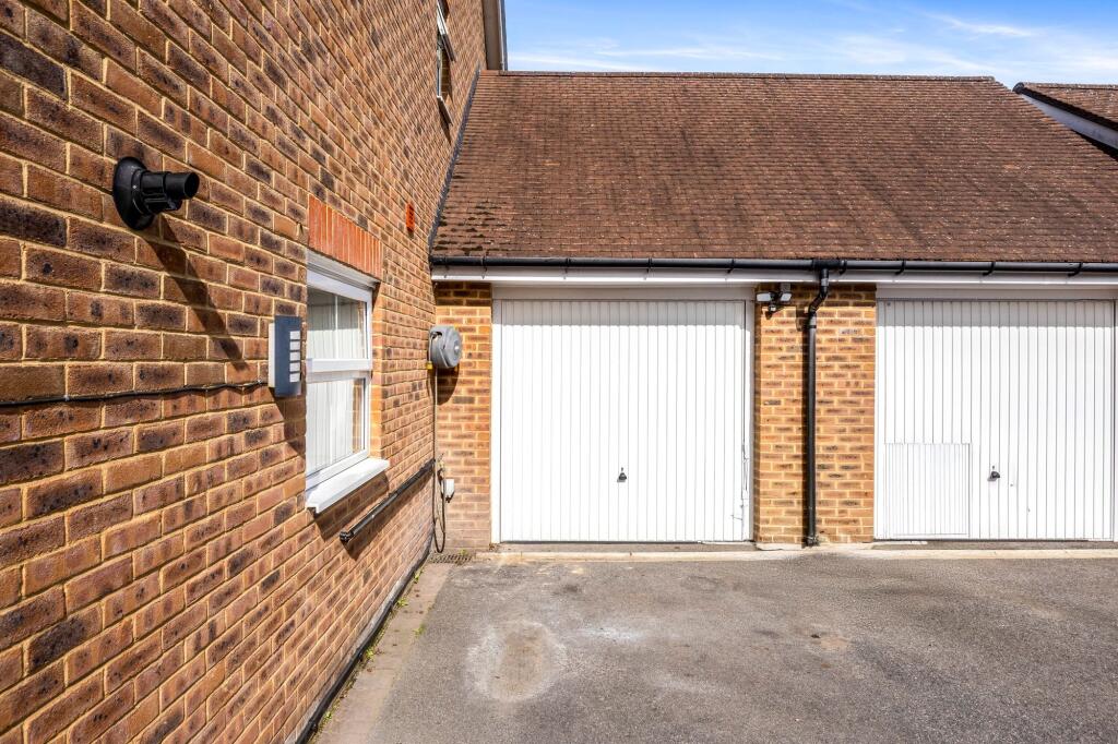 Garage/Driveway