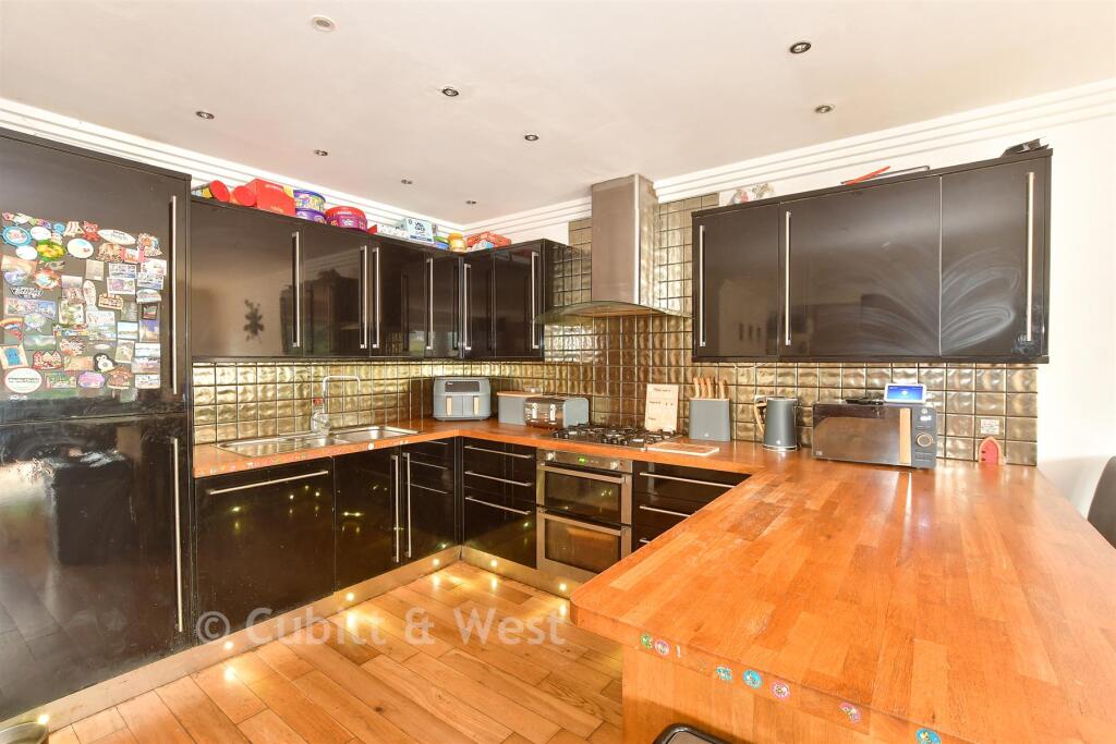 Kitchen /Dining Area