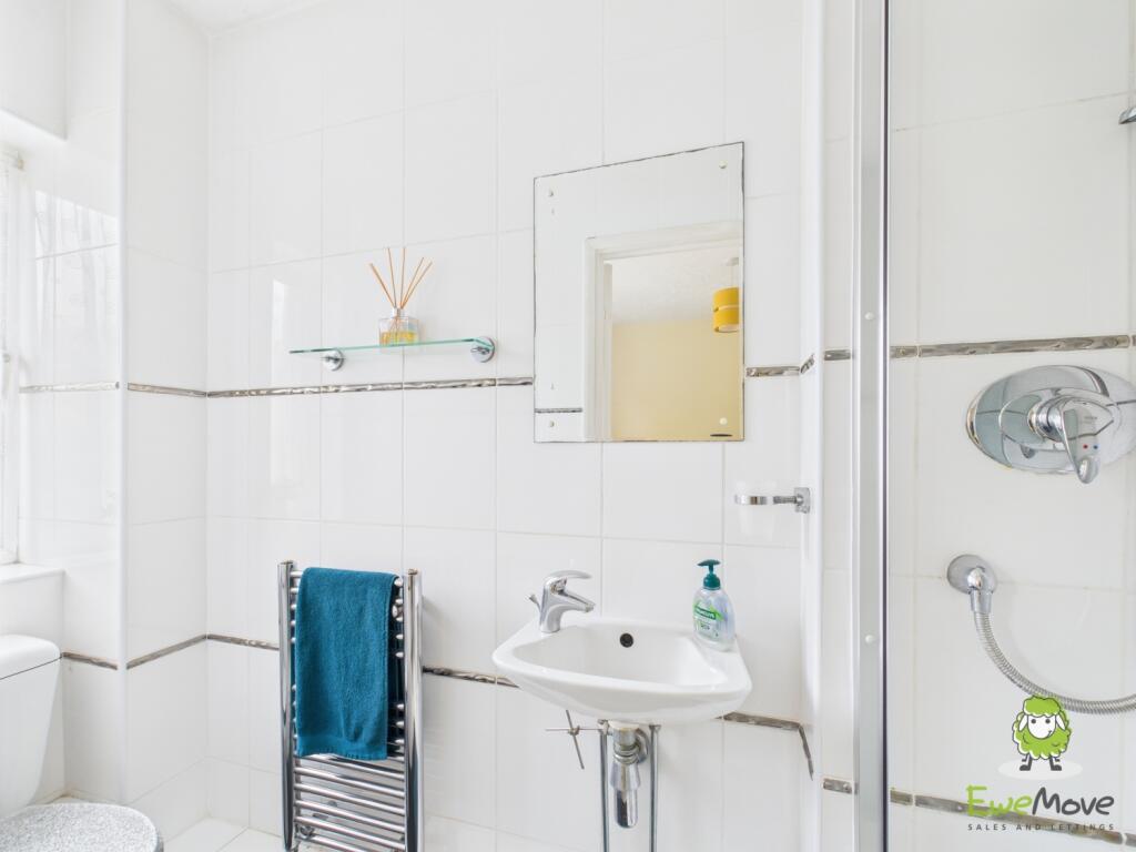 EweMove Basingstoke Olivers Close 