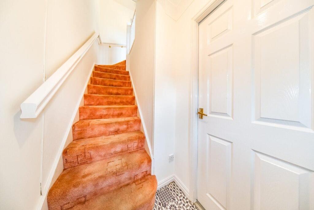 22 Berrywood Drive hall.jpg