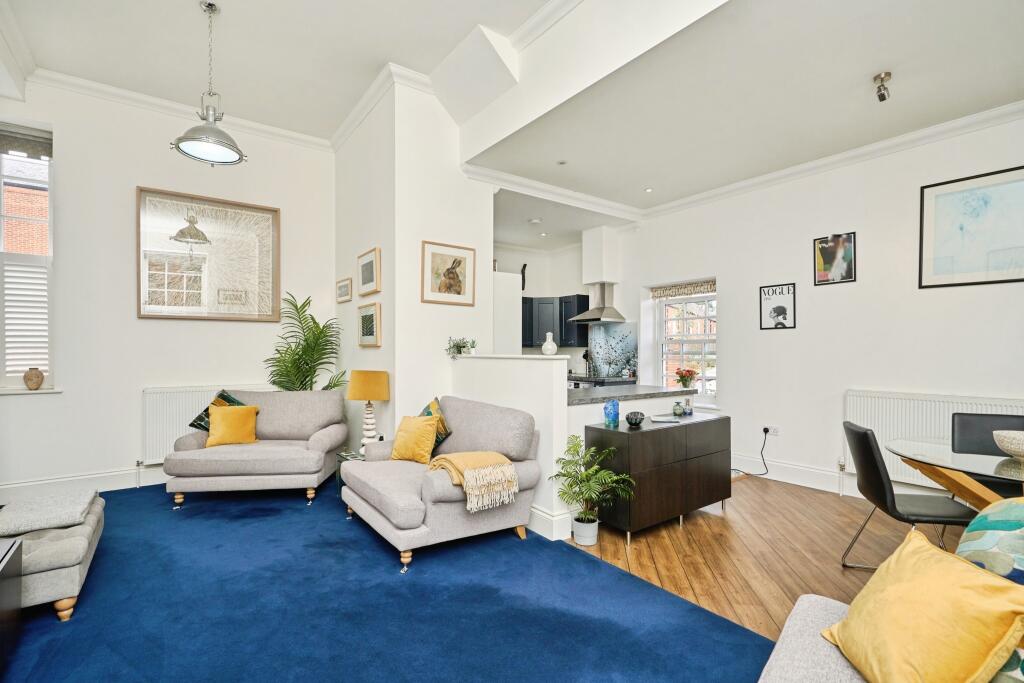 Lounge / Kitchen