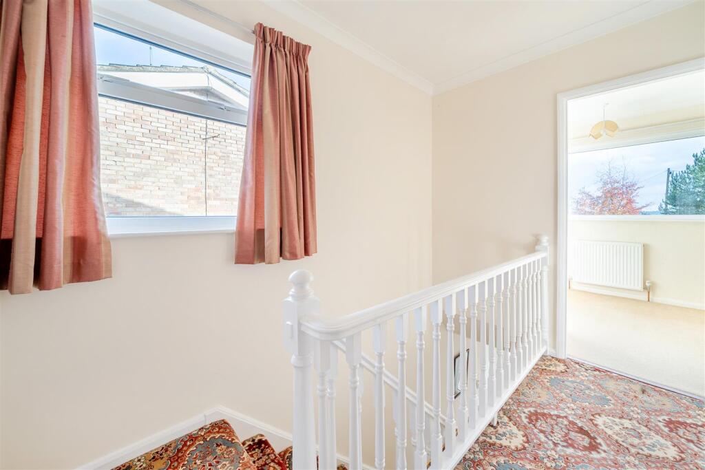 1 Bradden Way, Greens Norton (8).jpg