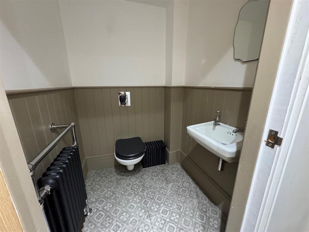 ground floor WC.jpg