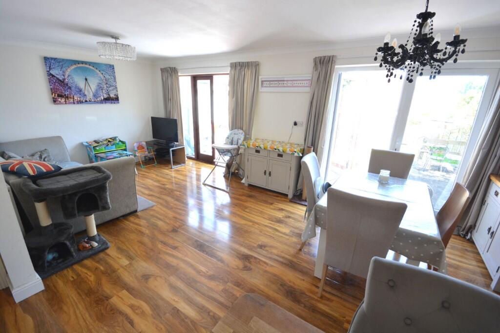 LIVING/KITCHEN AREA