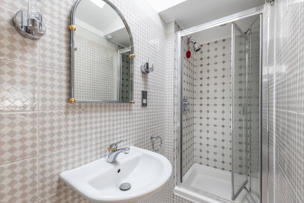 Strathern Place 9...