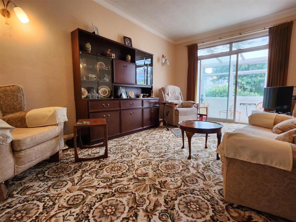lounge.jpg