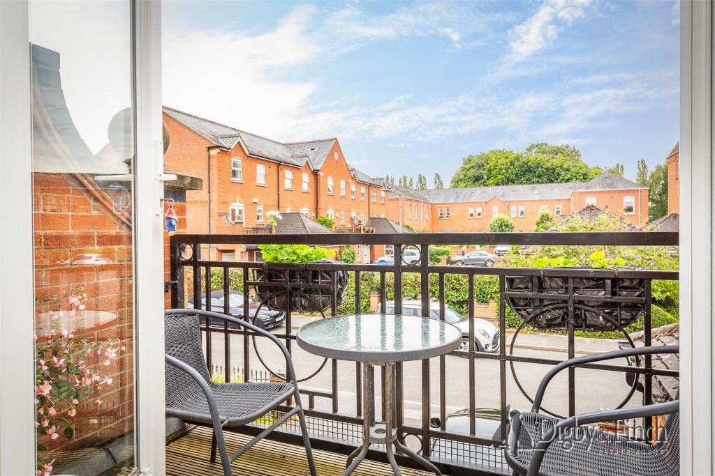 Shaftesbury Avenue, Upper Saxondale, Radcliffe on 