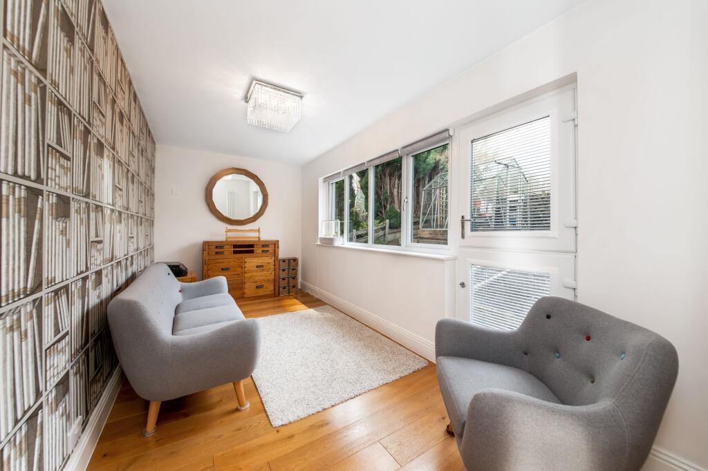 HOME OFFICE / GROUND FLOOR BEDROOM