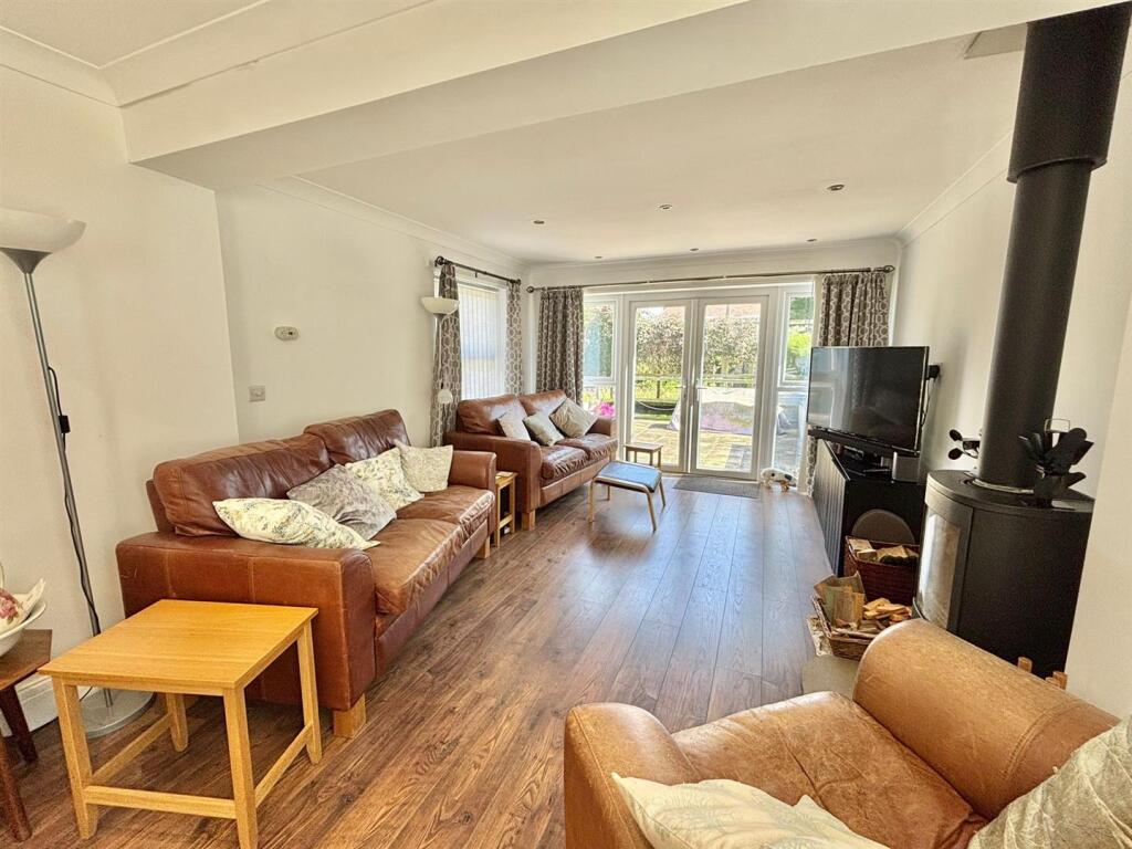 Through Lounge Diner