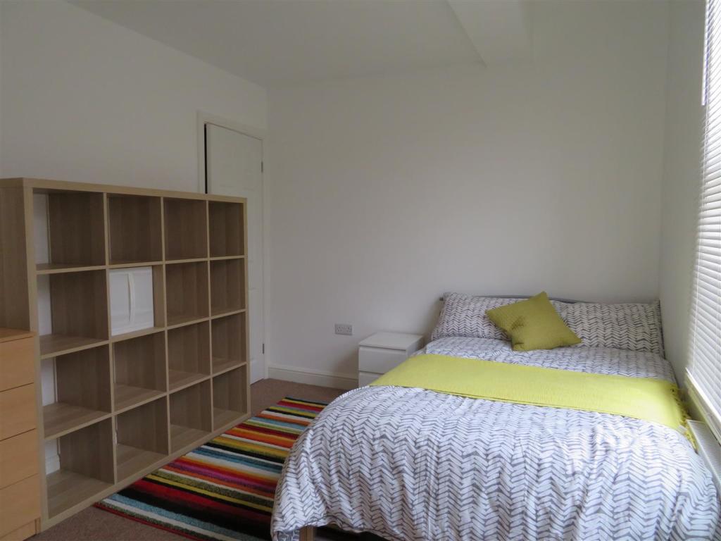 7 Montgomer Bed9.JPG