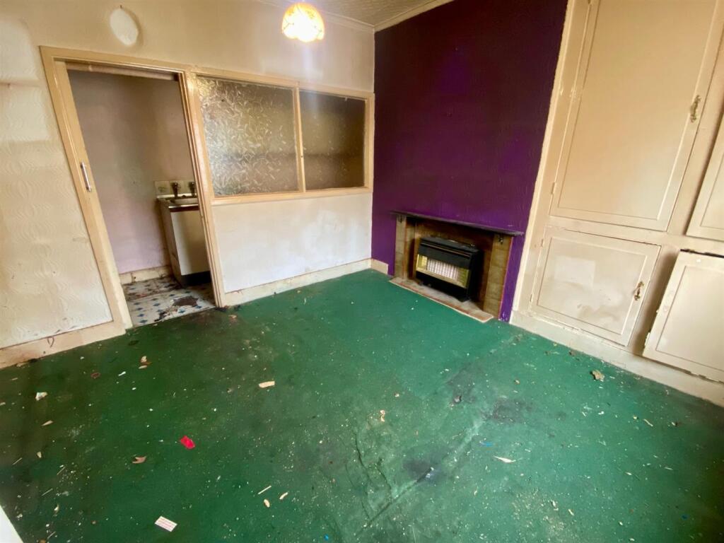 lounge 1.jpg