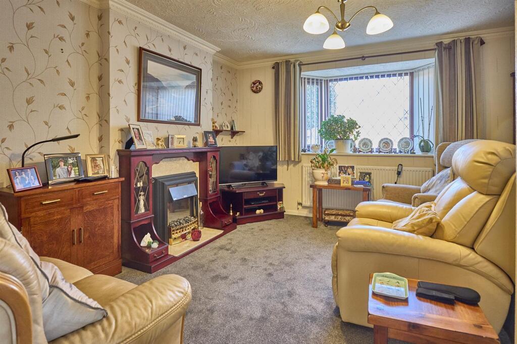 Lounge to Front