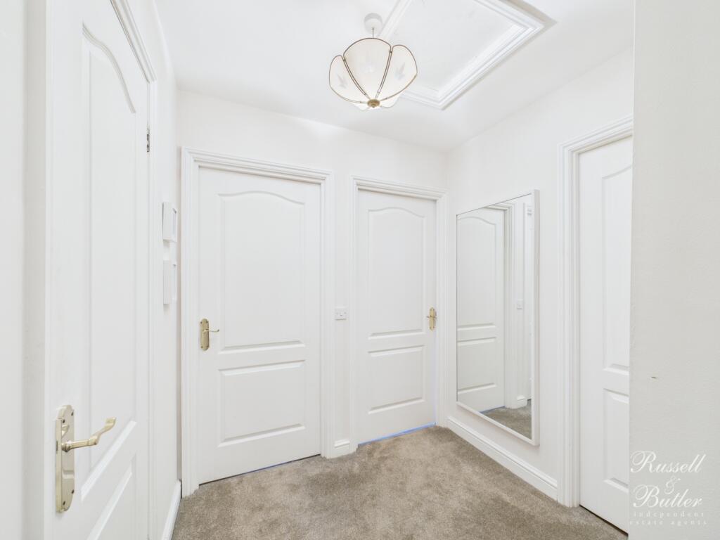 CAM01995G0-PR0385-STILL012