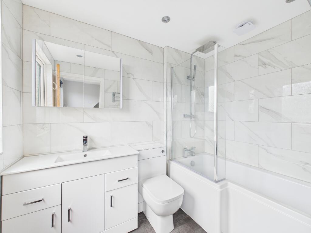 CAM02909G0-PR0386-STILL010