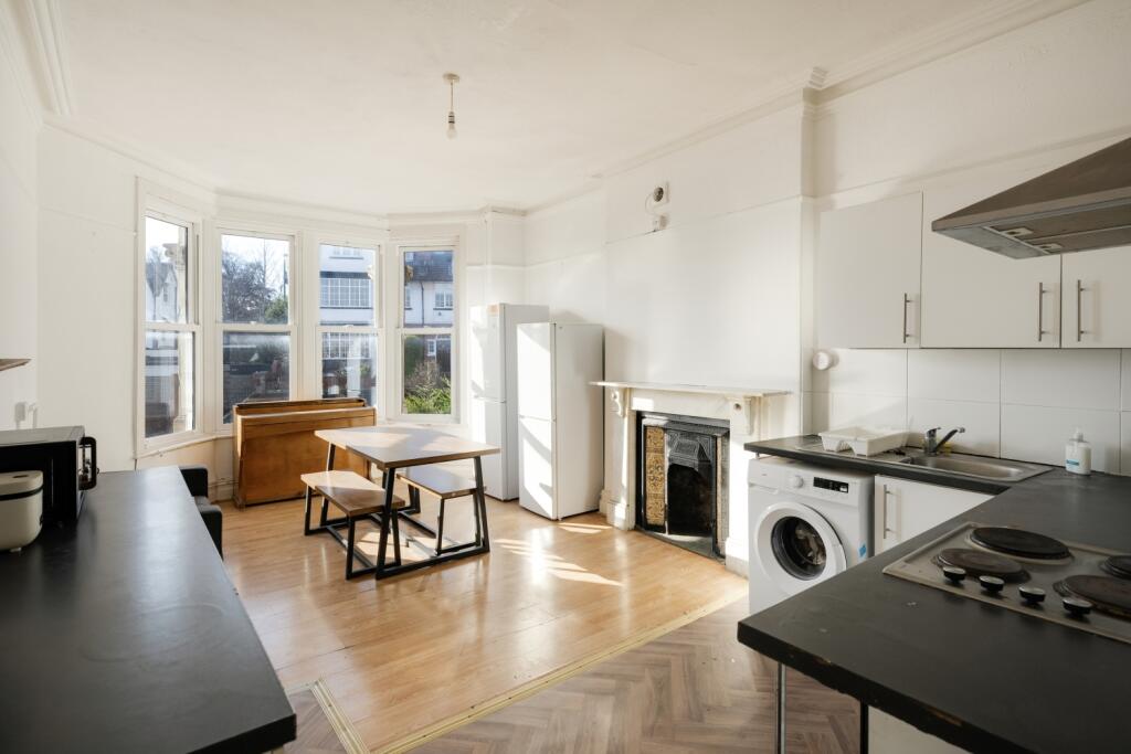 Lounge Kitchen
