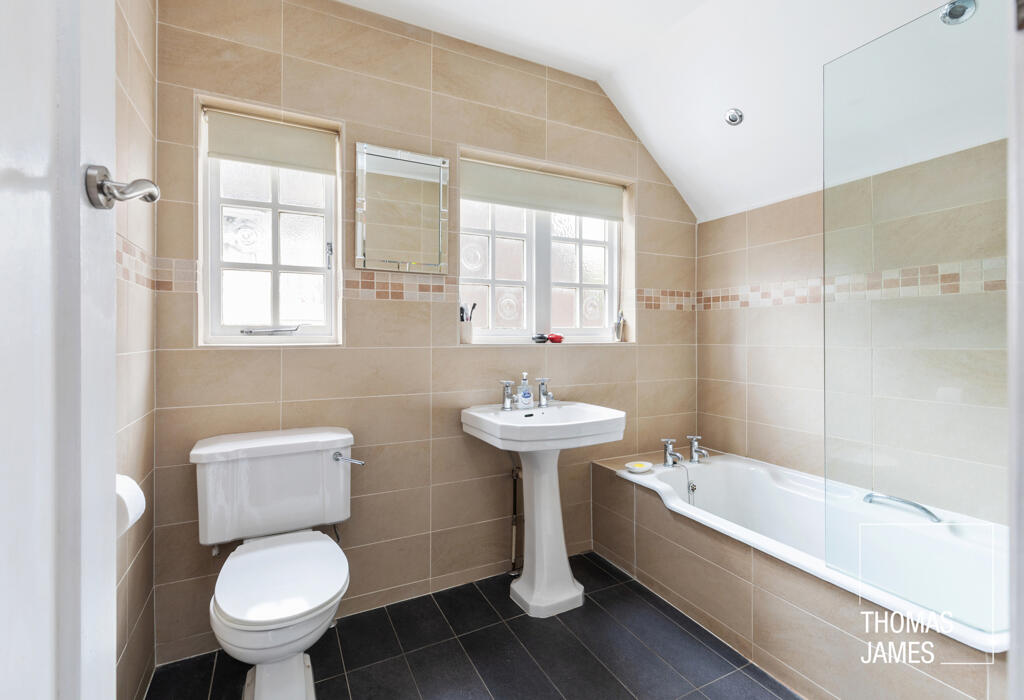 Meadway, family bathroom