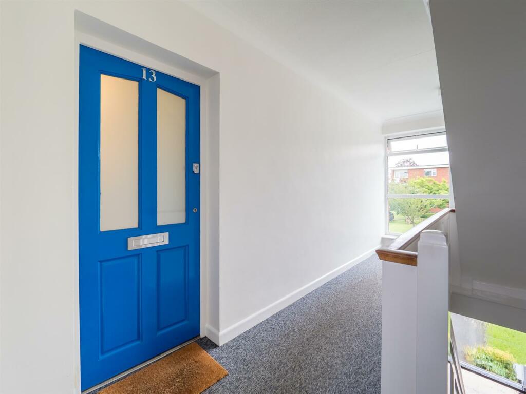 Flat 13 Brookhurst Court-16.jpg