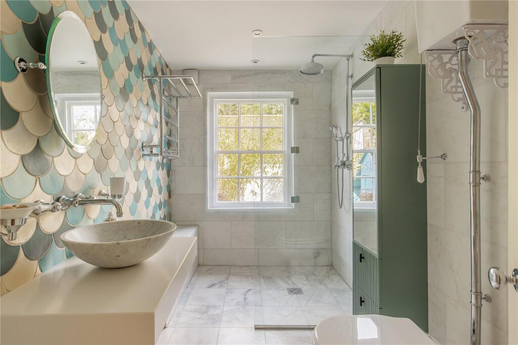 Lg Shower Room