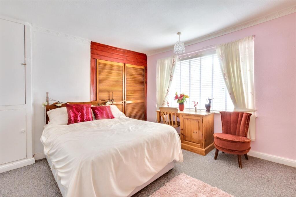 Bedroom 1_1.jpeg