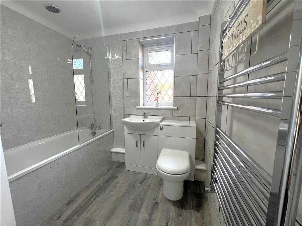 FAMILY BATHROOM