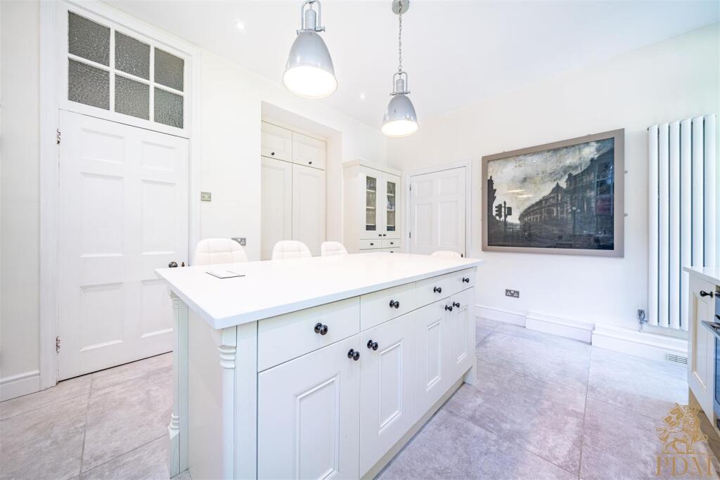 25044- 20 Arlington Drive_020.jpg