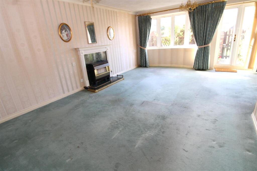 Lounge 2 .JPG
