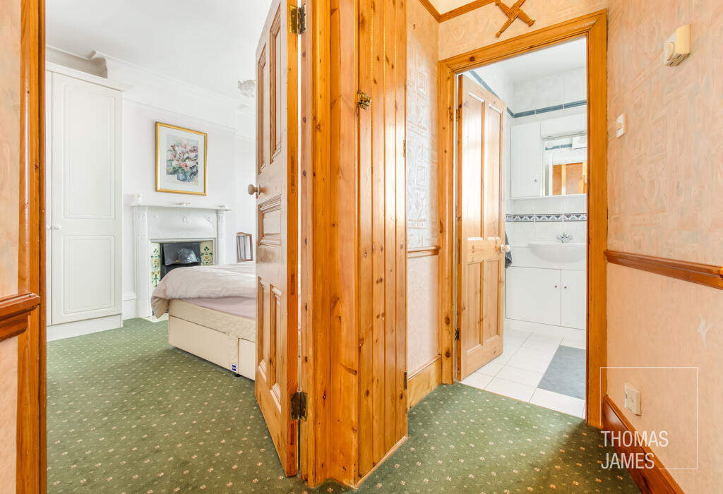 Berkshire Gardens, landing