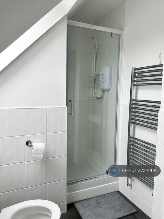 Master Bed En Suite