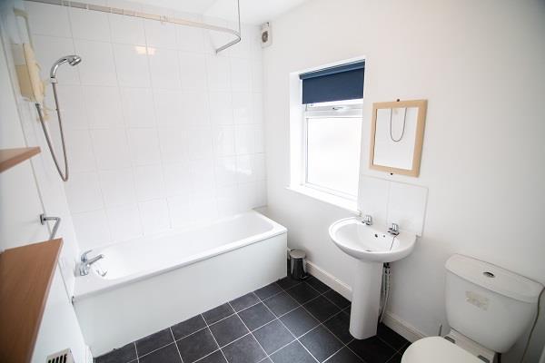 6_harland_rd_student_properties_bathroom.jpg