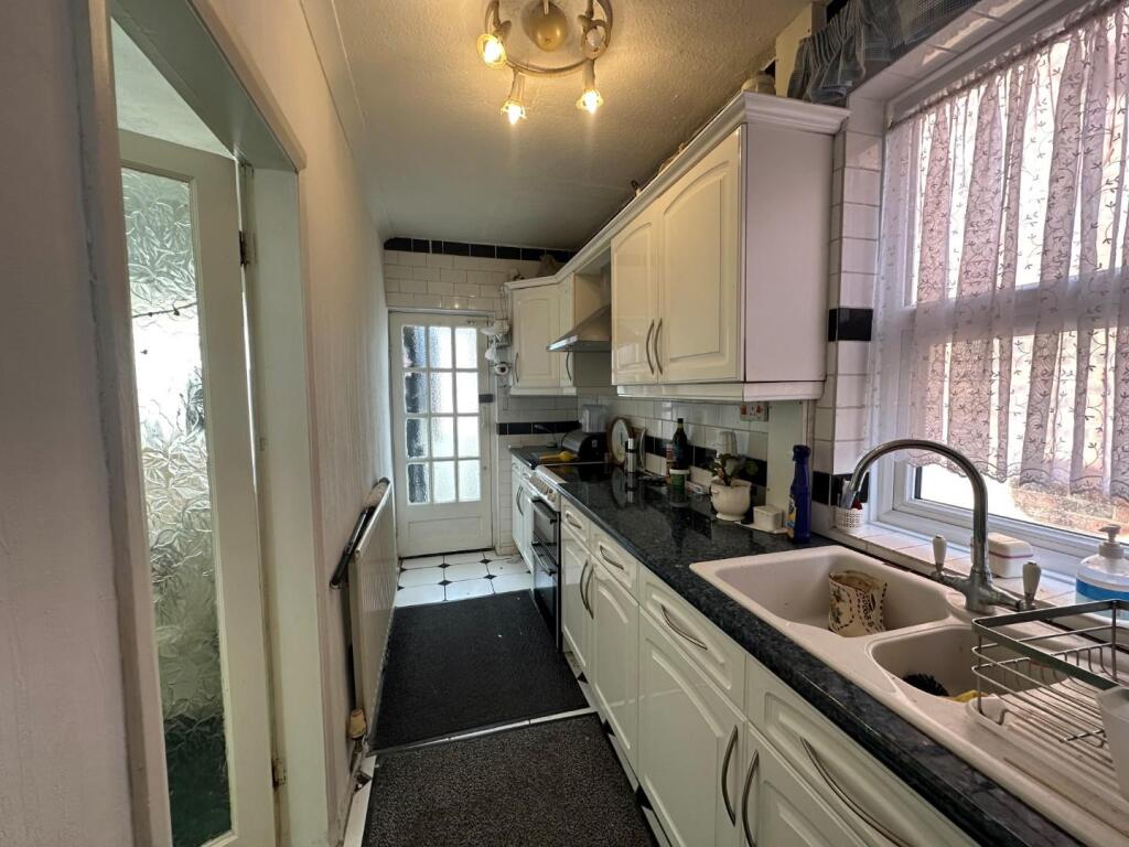 Kitchen 1.jpg