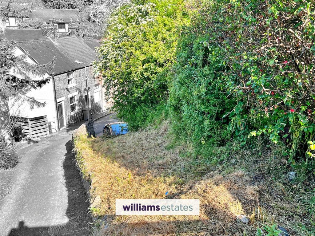 Sloping Garden / Off Road Parking