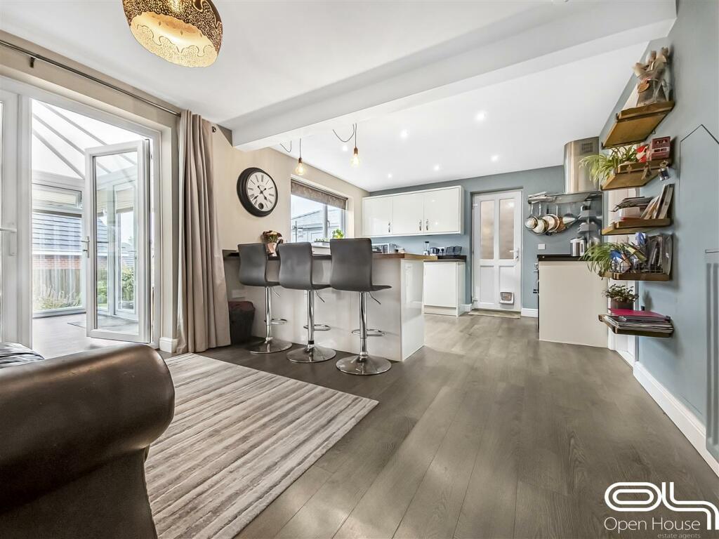 Lawns Drive (11).jpg