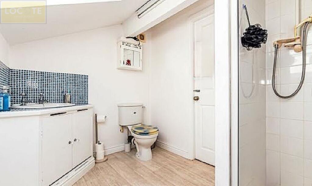 Bathroom  3.jpeg